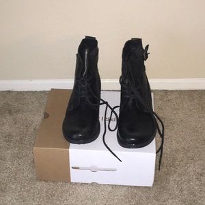 All black boots 🥾